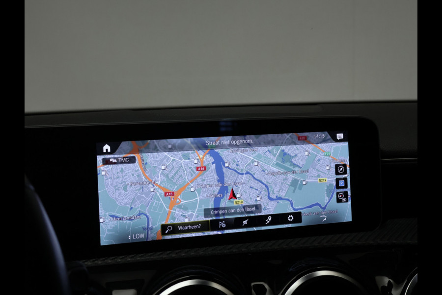 Mercedes-Benz A-Klasse 200 Business Solution Sport (CARPLAY,LED,DIGITAL COCKPIT,SPORTSTOELEN,CAMERA,NAVI,PDC,NETTESTAAT)