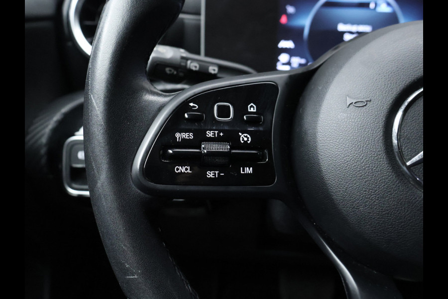 Mercedes-Benz A-Klasse 200 Business Solution Sport (CARPLAY,LED,DIGITAL COCKPIT,SPORTSTOELEN,CAMERA,NAVI,PDC,NETTESTAAT)