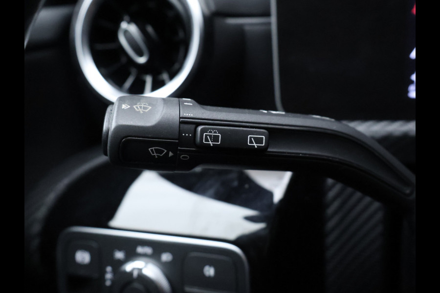 Mercedes-Benz A-Klasse 200 Business Solution Sport (CARPLAY,LED,DIGITAL COCKPIT,SPORTSTOELEN,CAMERA,NAVI,PDC,NETTESTAAT)