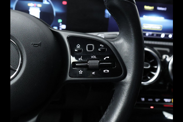 Mercedes-Benz A-Klasse 200 Business Solution Sport (CARPLAY,LED,DIGITAL COCKPIT,SPORTSTOELEN,CAMERA,NAVI,PDC,NETTESTAAT)