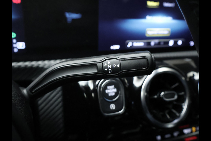 Mercedes-Benz A-Klasse 200 Business Solution Sport (CARPLAY,LED,DIGITAL COCKPIT,SPORTSTOELEN,CAMERA,NAVI,PDC,NETTESTAAT)