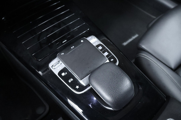 Mercedes-Benz A-Klasse 200 Business Solution Sport (CARPLAY,LED,DIGITAL COCKPIT,SPORTSTOELEN,CAMERA,NAVI,PDC,NETTESTAAT)