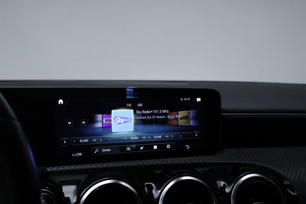 Mercedes-Benz A-Klasse 200 Business Solution Sport (CARPLAY,LED,DIGITAL COCKPIT,SPORTSTOELEN,CAMERA,NAVI,PDC,NETTESTAAT)