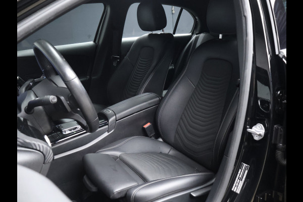 Mercedes-Benz A-Klasse 200 Business Solution Sport (CARPLAY,LED,DIGITAL COCKPIT,SPORTSTOELEN,CAMERA,NAVI,PDC,NETTESTAAT)