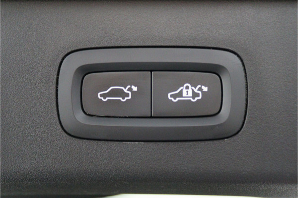 Lynk & Co 01 1.5 Plug-in Hybrid 360° Camera, Panoramadak, Apple Carplay, ACC, Keyless, Zwarte hemel, LED, 20''