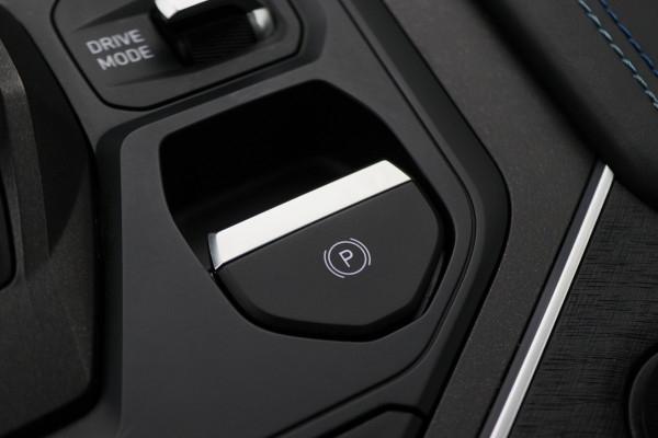 Lynk & Co 01 1.5 Plug-in Hybrid 360° Camera, Panoramadak, Apple Carplay, ACC, Keyless, Zwarte hemel, LED, 20''