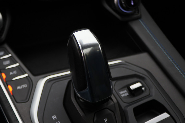 Lynk & Co 01 1.5 Plug-in Hybrid 360° Camera, Panoramadak, Apple Carplay, ACC, Keyless, Zwarte hemel, LED, 20''
