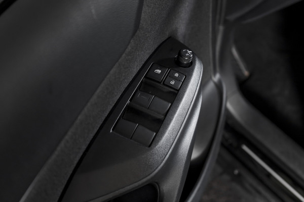 Toyota Yaris Cross 1.5 Hybrid 115 Dynamic | Dig.Cockpit | Adapt.Cruise | Stoel-+stuurverwarming | Camera | PDC | NAV+App.Connect | Auto.Airco | LM 17" | 5478