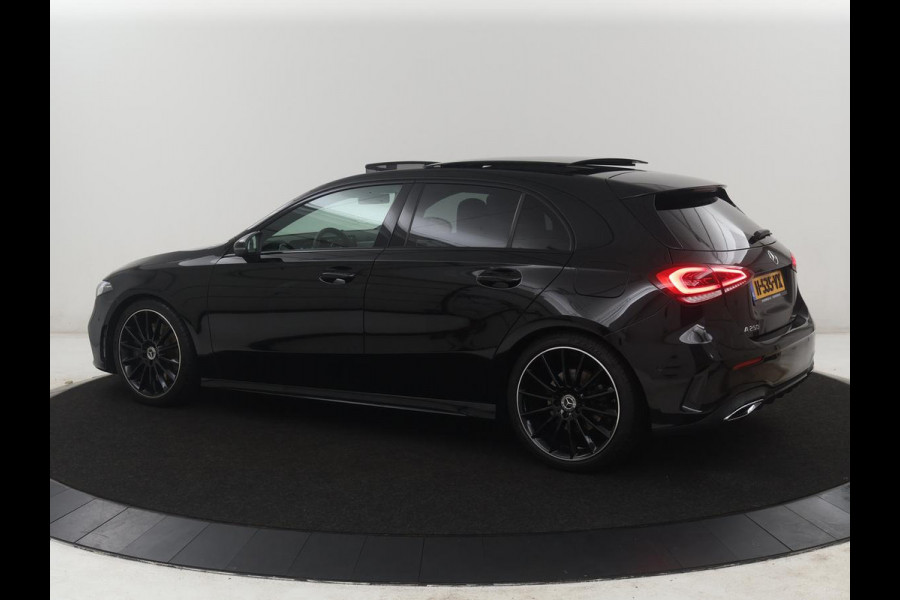 Mercedes-Benz A-Klasse 250 Premium Plus | Panoramadak | Leder/alcantara | Memory | Cruise control | Stoelverwarming | Sfeerverlichting | Navigatie | Carplay | Climate control | Camera | Park assist