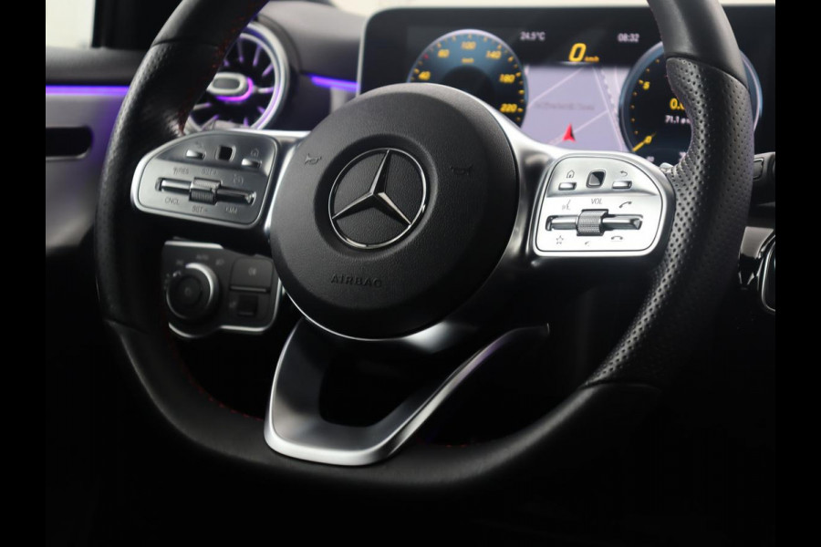 Mercedes-Benz A-Klasse 250 Premium Plus | Panoramadak | Leder/alcantara | Memory | Cruise control | Stoelverwarming | Sfeerverlichting | Navigatie | Carplay | Climate control | Camera | Park assist