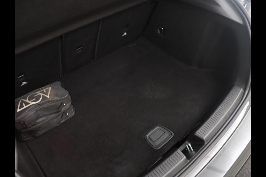 Mercedes-Benz A-Klasse 250 Premium Plus | Panoramadak | Leder/alcantara | Memory | Cruise control | Stoelverwarming | Sfeerverlichting | Navigatie | Carplay | Climate control | Camera | Park assist