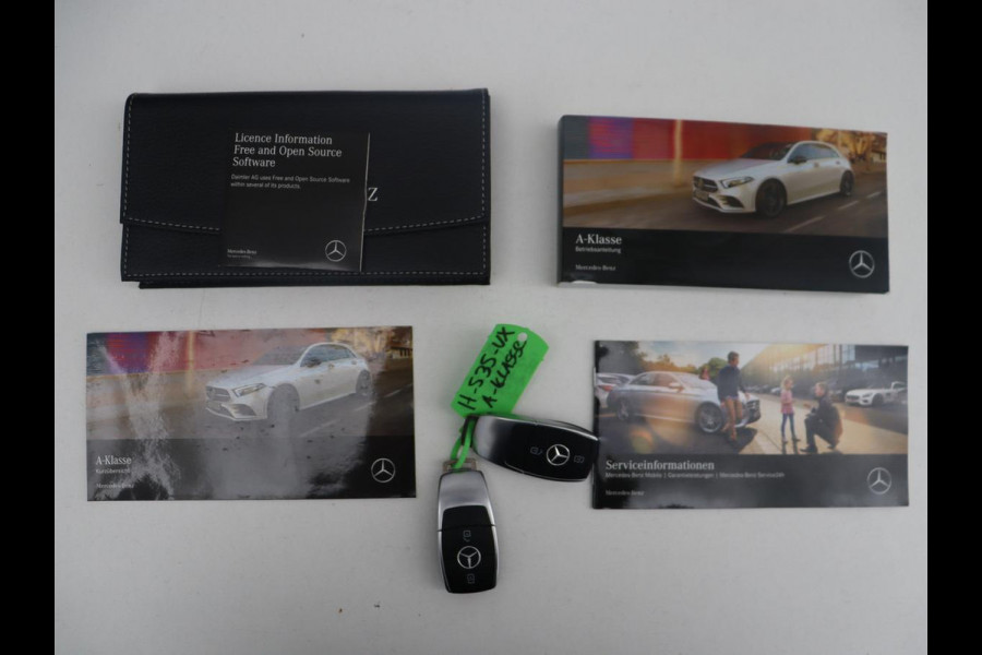 Mercedes-Benz A-Klasse 250 Premium Plus | Panoramadak | Leder/alcantara | Memory | Cruise control | Stoelverwarming | Sfeerverlichting | Navigatie | Carplay | Climate control | Camera | Park assist