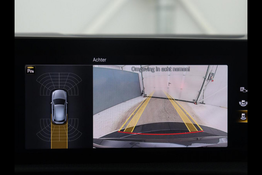 Mercedes-Benz A-Klasse 250 Premium Plus | Panoramadak | Leder/alcantara | Memory | Cruise control | Stoelverwarming | Sfeerverlichting | Navigatie | Carplay | Climate control | Camera | Park assist