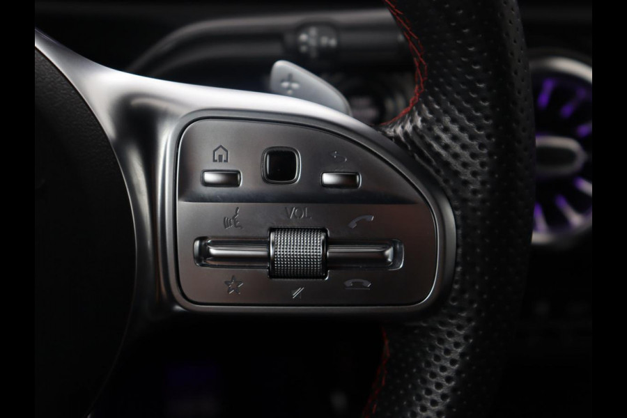 Mercedes-Benz A-Klasse 250 Premium Plus | Panoramadak | Leder/alcantara | Memory | Cruise control | Stoelverwarming | Sfeerverlichting | Navigatie | Carplay | Climate control | Camera | Park assist