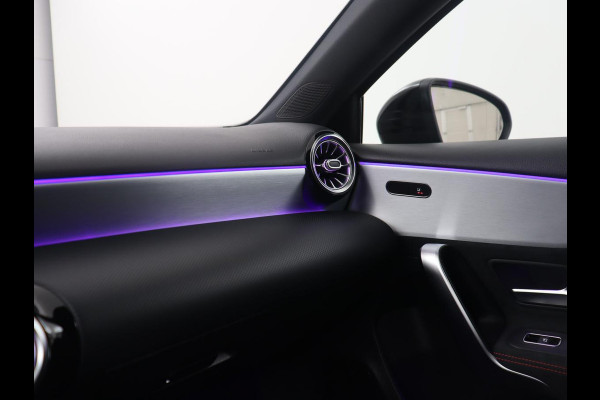 Mercedes-Benz A-Klasse 250 Premium Plus | Panoramadak | Leder/alcantara | Memory | Cruise control | Stoelverwarming | Sfeerverlichting | Navigatie | Carplay | Climate control | Camera | Park assist