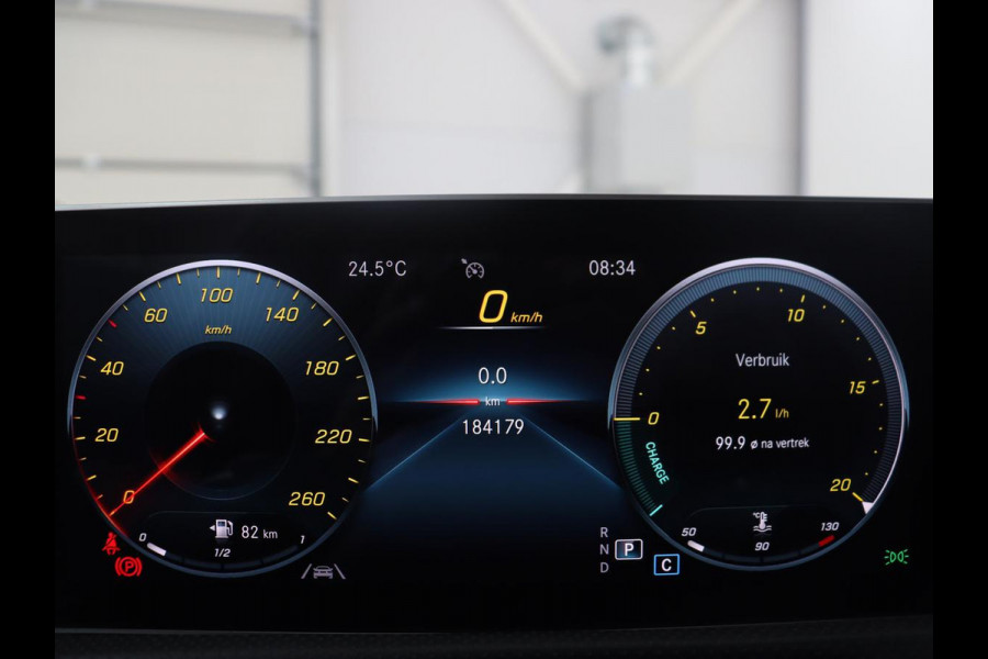 Mercedes-Benz A-Klasse 250 Premium Plus | Panoramadak | Leder/alcantara | Memory | Cruise control | Stoelverwarming | Sfeerverlichting | Navigatie | Carplay | Climate control | Camera | Park assist