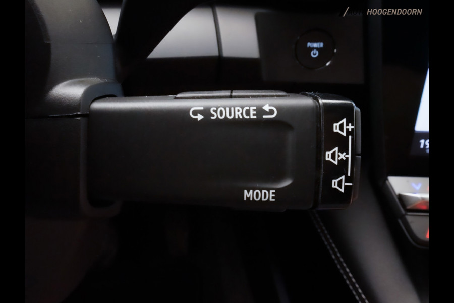 Renault Mégane E-Tech EV60 Optimum Charge Iconic 220pk (APPLE CARPLAY,TREKHAAK,HARMAN/KARDON,STUUR-STOELVERWARMING,DODEHOEK,LED)