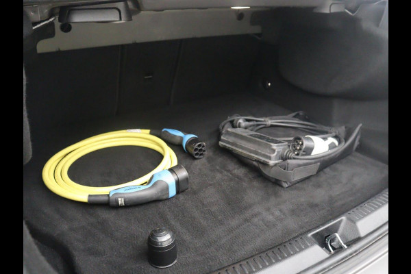 Mercedes-Benz A-Klasse 250 e Business Solution AMG Limited | SOH 94,5% | Leder/alcantara | Cruise control | Stoelverwarming | Navigatie | Bluetooth | Sfeerverlichting | Camera | Park assist