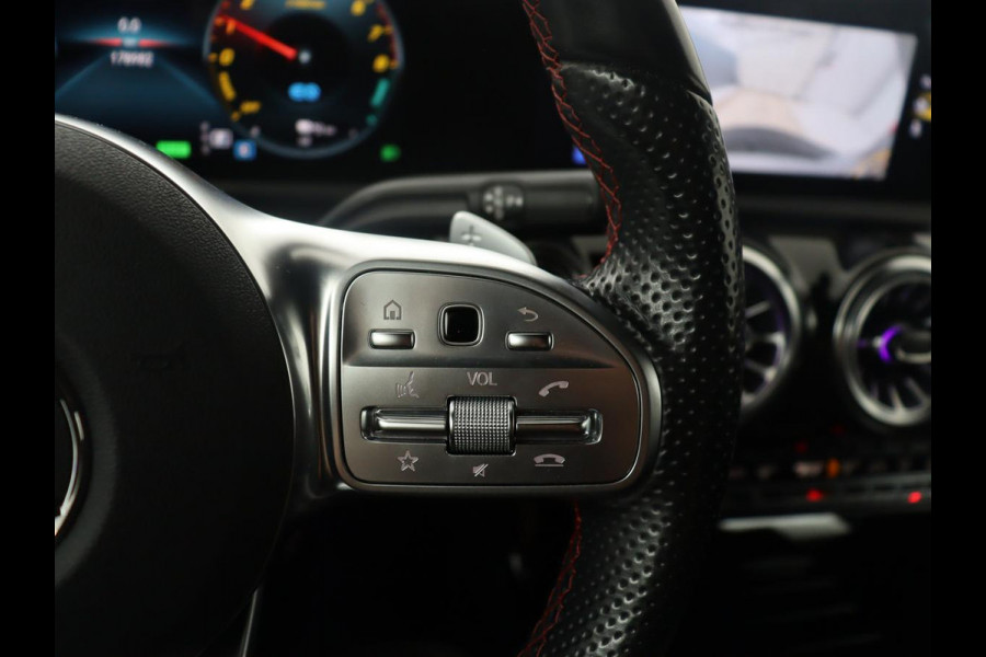 Mercedes-Benz A-Klasse 250 e Business Solution AMG Limited | SOH 94,5% | Leder/alcantara | Cruise control | Stoelverwarming | Navigatie | Bluetooth | Sfeerverlichting | Camera | Park assist