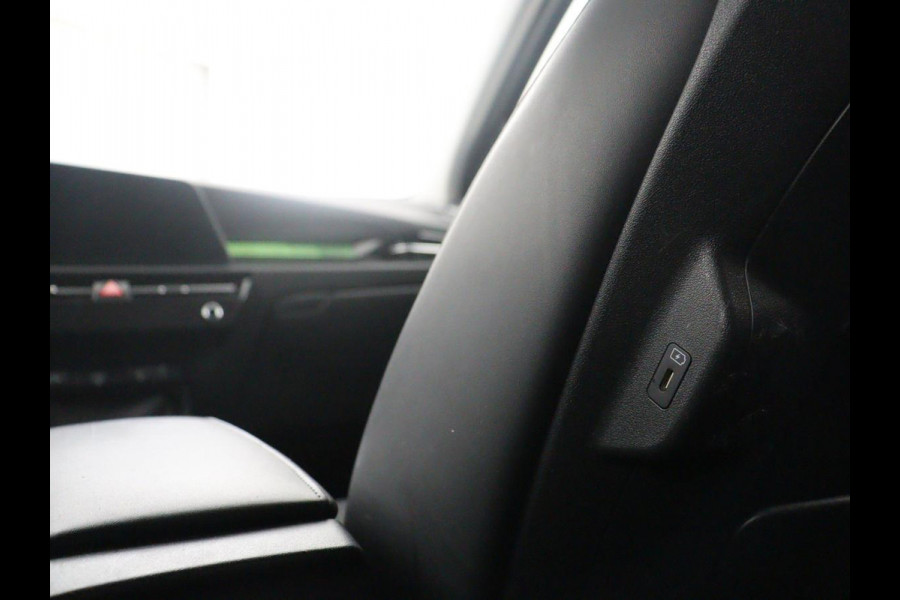 Kia Niro EV DynamicPlusLine 64.8 kWh | SOH 94,8% | Panoramadak | Leder | Cruise control | Head-up | Dodehoek detectie | Stuur/stoelverwarming | Camera | Park assist | Climate control | Carplay | Elektrische achterklep