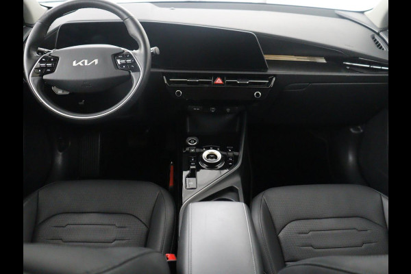 Kia Niro EV DynamicPlusLine 64.8 kWh | SOH 94,8% | Panoramadak | Leder | Cruise control | Head-up | Dodehoek detectie | Stuur/stoelverwarming | Camera | Park assist | Climate control | Carplay | Elektrische achterklep