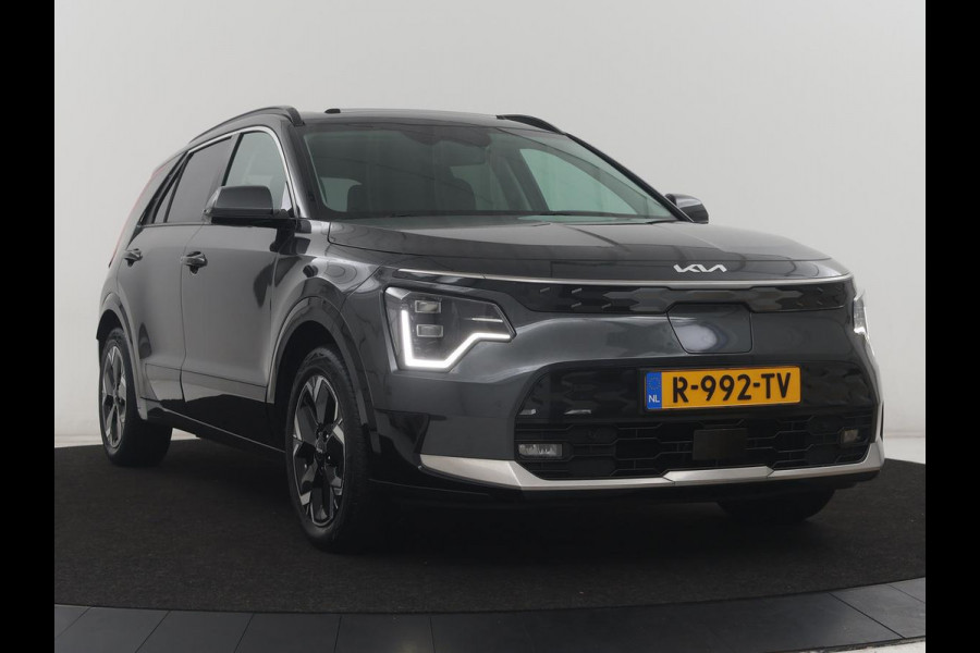 Kia Niro EV DynamicPlusLine 64.8 kWh | SOH 94,8% | Panoramadak | Leder | Cruise control | Head-up | Dodehoek detectie | Stuur/stoelverwarming | Camera | Park assist | Climate control | Carplay | Elektrische achterklep
