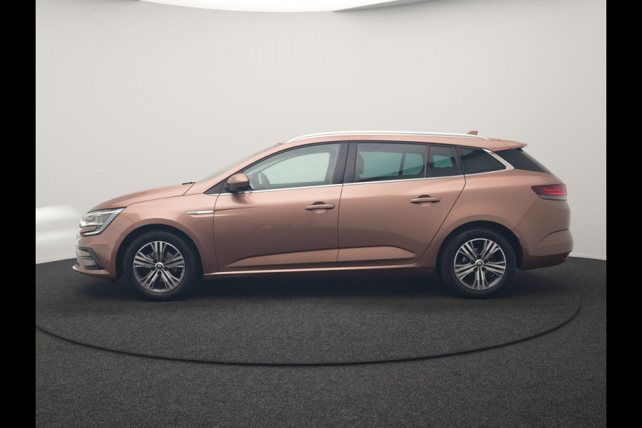 Renault Mégane Estate 1.3 TCe Intens 141pk | Trekhaak | Keyless Entry | Sfeerverlichting | LED Koplampen | Cruise Control | Navigatie | DAB | Lane Assist | Climate Control |