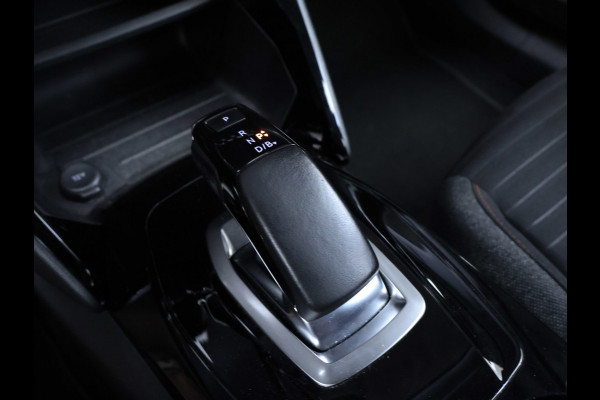 Peugeot e-2008 EV Blue Lease Active 50 kWh Sport (APPLE CARPLAY,NAVI,PDC,CLIMATE,CRUISE,LED,SPORTSTOELEN,LM VELGEN,NETTE STAAT)