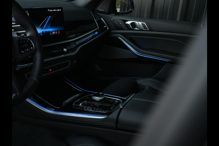 BMW X5 xDrive50e M-Sport Pro | Panoramadak | Achterasbesturing | Massage + Ventilatie | Sky Lounge | 360 Camera | Active Cruise | Harman/Kardon | Iconic Glow | BMW Gesture Control | HUD | Soft Close | Luchtvering | Trekhaak |