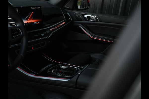 BMW X5 xDrive50e M-Sport Pro | Panoramadak | Achterasbesturing | Massage + Ventilatie | Sky Lounge | 360 Camera | Active Cruise | Harman/Kardon | Iconic Glow | BMW Gesture Control | HUD | Soft Close | Luchtvering | Trekhaak |