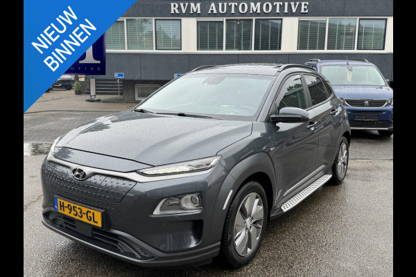 Hyundai Kona EV Premium 64 kWh SOH 94% | ORIGINEEL NL AUTO | 3-FASE LADEN | WARMTEPOMP| SCHUIFDAK | LEREN BEKLEDING | STOEL- + STUURERWARMING | KRELL PREMIUM AUDIO | HEAD-UP DISPLAY | STOELVENTILATIE | AFNEEMBARE TREKHAAK | CAMERA | ACHTERBANKVERWARMING | ALL-SEASON BANDEN | HYUNDAI DEALER ONDERHOUDEN | 12 MND. BOVAG GARANTIE