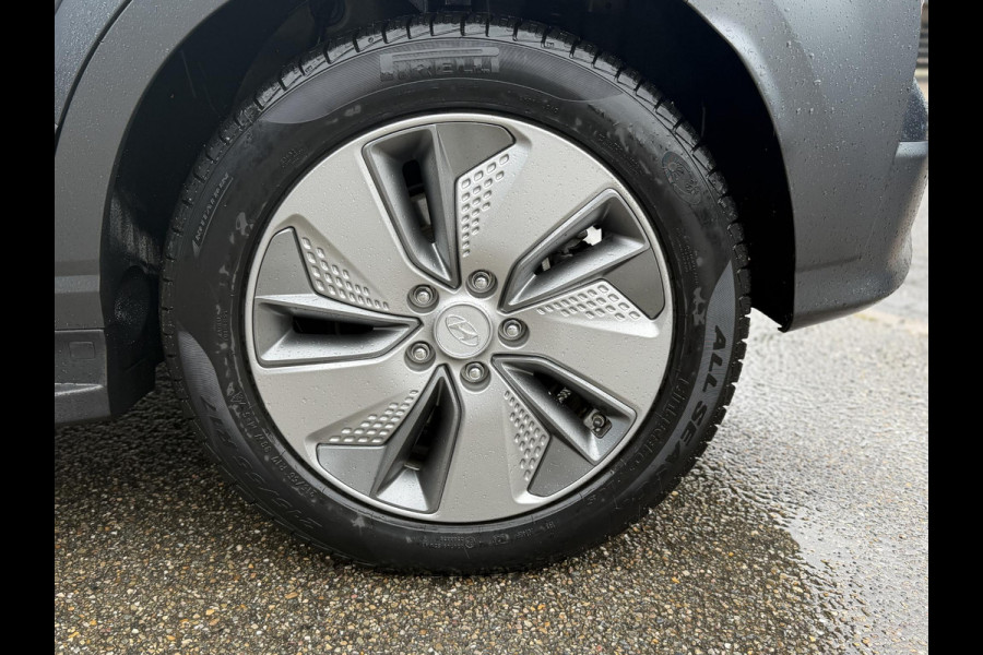 Hyundai Kona EV Premium 64 kWh SOH 94% | ORIGINEEL NL AUTO | 3-FASE LADEN | WARMTEPOMP| SCHUIFDAK | LEREN BEKLEDING | STOEL- + STUURERWARMING | KRELL PREMIUM AUDIO | HEAD-UP DISPLAY | STOELVENTILATIE | AFNEEMBARE TREKHAAK | CAMERA | ACHTERBANKVERWARMING | ALL-SEASON BANDEN | HYUNDAI DEALER ONDERHOUDEN | 12 MND. BOVAG GARANTIE