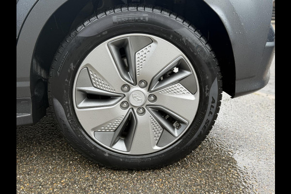 Hyundai Kona EV Premium 64 kWh SOH 94% | ORIGINEEL NL AUTO | 3-FASE LADEN | WARMTEPOMP| SCHUIFDAK | LEREN BEKLEDING | STOEL- + STUURERWARMING | KRELL PREMIUM AUDIO | HEAD-UP DISPLAY | STOELVENTILATIE | AFNEEMBARE TREKHAAK | CAMERA | ACHTERBANKVERWARMING | ALL-SEASON BANDEN | HYUNDAI DEALER ONDERHOUDEN | 12 MND. BOVAG GARANTIE