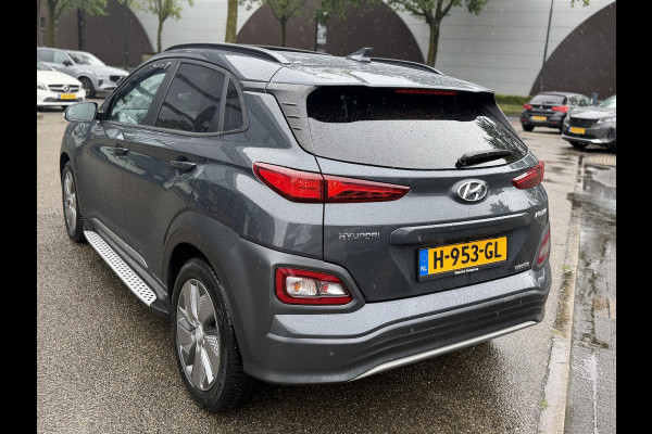 Hyundai Kona EV Premium 64 kWh SOH 94% | ORIGINEEL NL AUTO | 3-FASE LADEN | WARMTEPOMP| SCHUIFDAK | LEREN BEKLEDING | STOEL- + STUURERWARMING | KRELL PREMIUM AUDIO | HEAD-UP DISPLAY | STOELVENTILATIE | AFNEEMBARE TREKHAAK | CAMERA | ACHTERBANKVERWARMING | ALL-SEASON BANDEN | HYUNDAI DEALER ONDERHOUDEN | 12 MND. BOVAG GARANTIE