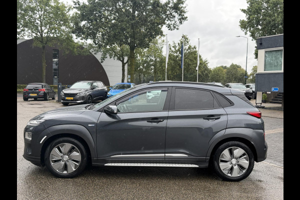 Hyundai Kona EV Premium 64 kWh SOH 94% | ORIGINEEL NL AUTO | 3-FASE LADEN | WARMTEPOMP| SCHUIFDAK | LEREN BEKLEDING | STOEL- + STUURERWARMING | KRELL PREMIUM AUDIO | HEAD-UP DISPLAY | STOELVENTILATIE | AFNEEMBARE TREKHAAK | CAMERA | ACHTERBANKVERWARMING | ALL-SEASON BANDEN | HYUNDAI DEALER ONDERHOUDEN | 12 MND. BOVAG GARANTIE