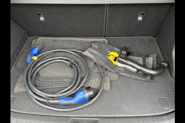 Hyundai Kona EV Premium 64 kWh SOH 94% | ORIGINEEL NL AUTO | 3-FASE LADEN | WARMTEPOMP| SCHUIFDAK | LEREN BEKLEDING | STOEL- + STUURERWARMING | KRELL PREMIUM AUDIO | HEAD-UP DISPLAY | STOELVENTILATIE | AFNEEMBARE TREKHAAK | CAMERA | ACHTERBANKVERWARMING | ALL-SEASON BANDEN | HYUNDAI DEALER ONDERHOUDEN | 12 MND. BOVAG GARANTIE