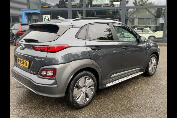 Hyundai Kona EV Premium 64 kWh SOH 94% | ORIGINEEL NL AUTO | 3-FASE LADEN | WARMTEPOMP| SCHUIFDAK | LEREN BEKLEDING | STOEL- + STUURERWARMING | KRELL PREMIUM AUDIO | HEAD-UP DISPLAY | STOELVENTILATIE | AFNEEMBARE TREKHAAK | CAMERA | ACHTERBANKVERWARMING | ALL-SEASON BANDEN | HYUNDAI DEALER ONDERHOUDEN | 12 MND. BOVAG GARANTIE