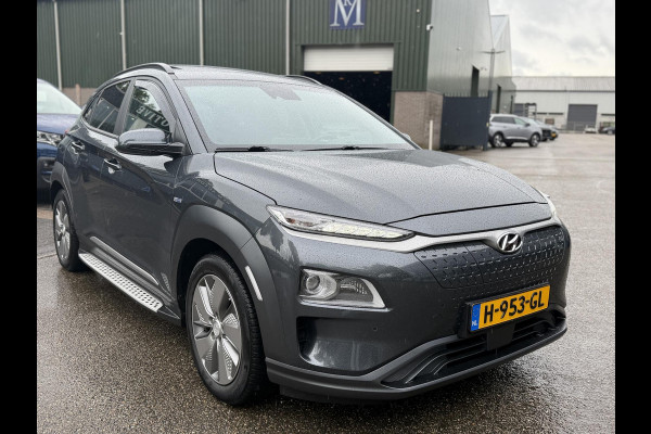 Hyundai Kona EV Premium 64 kWh SOH 94% | ORIGINEEL NL AUTO | 3-FASE LADEN | WARMTEPOMP| SCHUIFDAK | LEREN BEKLEDING | STOEL- + STUURERWARMING | KRELL PREMIUM AUDIO | HEAD-UP DISPLAY | STOELVENTILATIE | AFNEEMBARE TREKHAAK | CAMERA | ACHTERBANKVERWARMING | ALL-SEASON BANDEN | HYUNDAI DEALER ONDERHOUDEN | 12 MND. BOVAG GARANTIE
