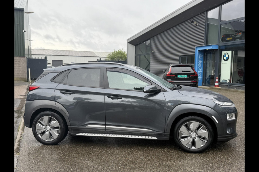 Hyundai Kona EV Premium 64 kWh SOH 94% | ORIGINEEL NL AUTO | 3-FASE LADEN | WARMTEPOMP| SCHUIFDAK | LEREN BEKLEDING | STOEL- + STUURERWARMING | KRELL PREMIUM AUDIO | HEAD-UP DISPLAY | STOELVENTILATIE | AFNEEMBARE TREKHAAK | CAMERA | ACHTERBANKVERWARMING | ALL-SEASON BANDEN | HYUNDAI DEALER ONDERHOUDEN | 12 MND. BOVAG GARANTIE