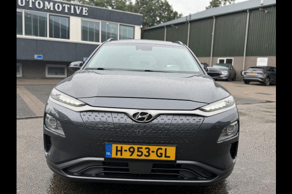 Hyundai Kona EV Premium 64 kWh SOH 94% | ORIGINEEL NL AUTO | 3-FASE LADEN | WARMTEPOMP| SCHUIFDAK | LEREN BEKLEDING | STOEL- + STUURERWARMING | KRELL PREMIUM AUDIO | HEAD-UP DISPLAY | STOELVENTILATIE | AFNEEMBARE TREKHAAK | CAMERA | ACHTERBANKVERWARMING | ALL-SEASON BANDEN | HYUNDAI DEALER ONDERHOUDEN | 12 MND. BOVAG GARANTIE