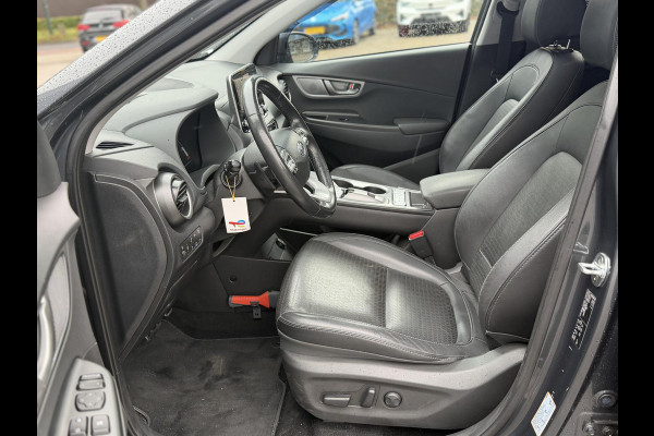 Hyundai Kona EV Premium 64 kWh SOH 94% | ORIGINEEL NL AUTO | 3-FASE LADEN | WARMTEPOMP| SCHUIFDAK | LEREN BEKLEDING | STOEL- + STUURERWARMING | KRELL PREMIUM AUDIO | HEAD-UP DISPLAY | STOELVENTILATIE | AFNEEMBARE TREKHAAK | CAMERA | ACHTERBANKVERWARMING | ALL-SEASON BANDEN | HYUNDAI DEALER ONDERHOUDEN | 12 MND. BOVAG GARANTIE