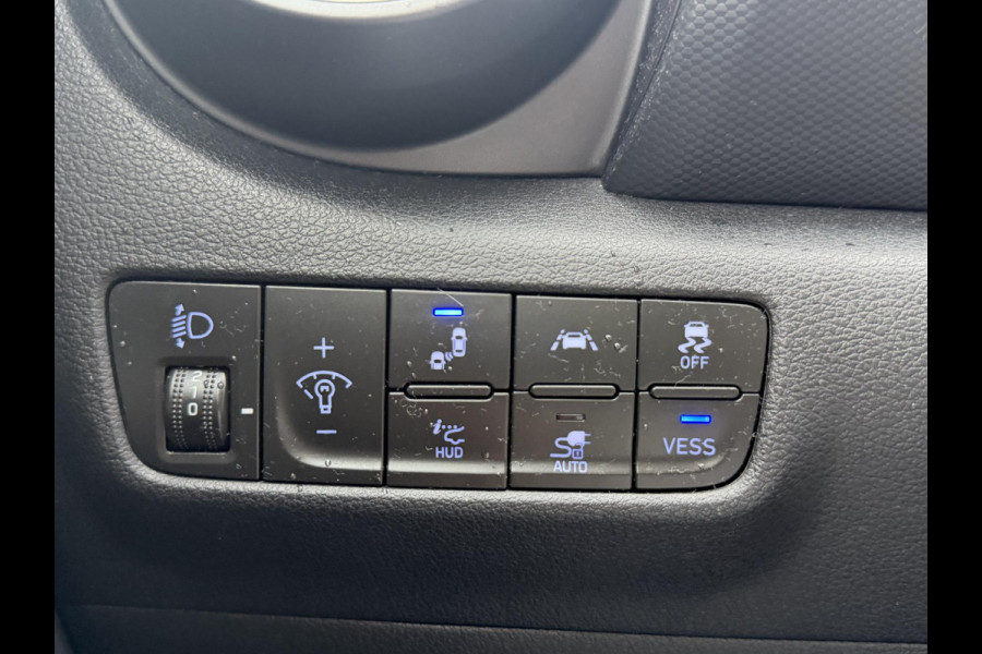 Hyundai Kona EV Premium 64 kWh SOH 94% | ORIGINEEL NL AUTO | 3-FASE LADEN | WARMTEPOMP| SCHUIFDAK | LEREN BEKLEDING | STOEL- + STUURERWARMING | KRELL PREMIUM AUDIO | HEAD-UP DISPLAY | STOELVENTILATIE | AFNEEMBARE TREKHAAK | CAMERA | ACHTERBANKVERWARMING | ALL-SEASON BANDEN | HYUNDAI DEALER ONDERHOUDEN | 12 MND. BOVAG GARANTIE
