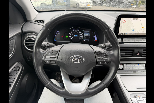 Hyundai Kona EV Premium 64 kWh SOH 94% | ORIGINEEL NL AUTO | 3-FASE LADEN | WARMTEPOMP| SCHUIFDAK | LEREN BEKLEDING | STOEL- + STUURERWARMING | KRELL PREMIUM AUDIO | HEAD-UP DISPLAY | STOELVENTILATIE | AFNEEMBARE TREKHAAK | CAMERA | ACHTERBANKVERWARMING | ALL-SEASON BANDEN | HYUNDAI DEALER ONDERHOUDEN | 12 MND. BOVAG GARANTIE