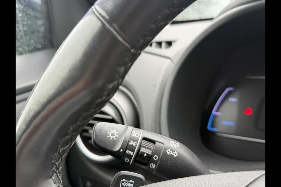 Hyundai Kona EV Premium 64 kWh SOH 94% | ORIGINEEL NL AUTO | 3-FASE LADEN | WARMTEPOMP| SCHUIFDAK | LEREN BEKLEDING | STOEL- + STUURERWARMING | KRELL PREMIUM AUDIO | HEAD-UP DISPLAY | STOELVENTILATIE | AFNEEMBARE TREKHAAK | CAMERA | ACHTERBANKVERWARMING | ALL-SEASON BANDEN | HYUNDAI DEALER ONDERHOUDEN | 12 MND. BOVAG GARANTIE