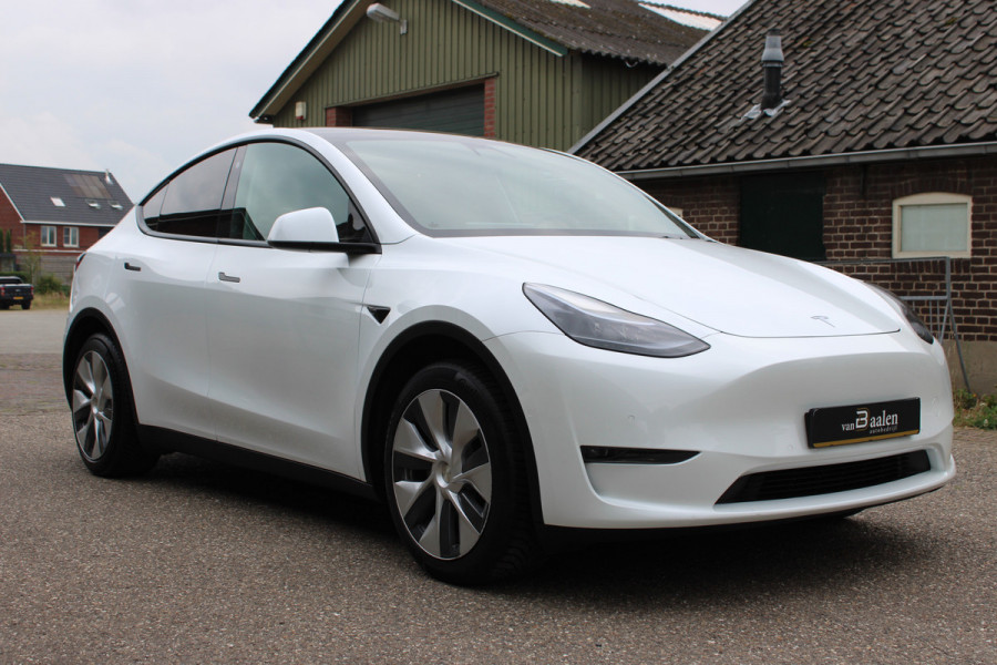 Tesla Model Y Long Range AWD 75 kWh SOh 90.6% LEER NAVI PANO 124000KM!!!