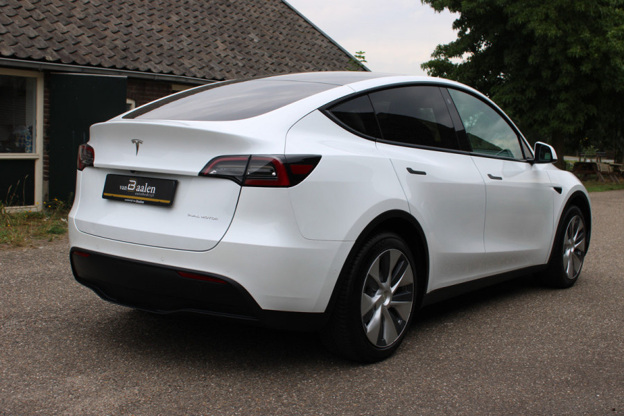 Tesla Model Y Long Range AWD 75 kWh SOh 90.6% LEER NAVI PANO 124000KM!!!