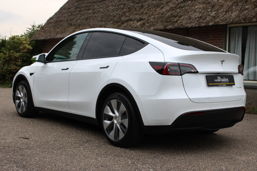 Tesla Model Y Long Range AWD 75 kWh SOh 90.6% LEER NAVI PANO 124000KM!!!