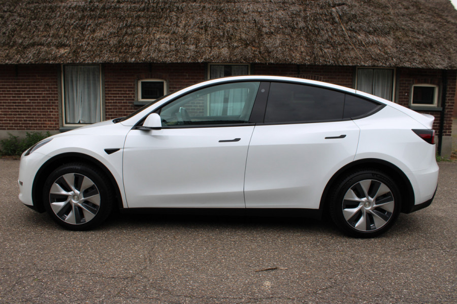 Tesla Model Y Long Range AWD 75 kWh SOh 90.6% LEER NAVI PANO 124000KM!!!