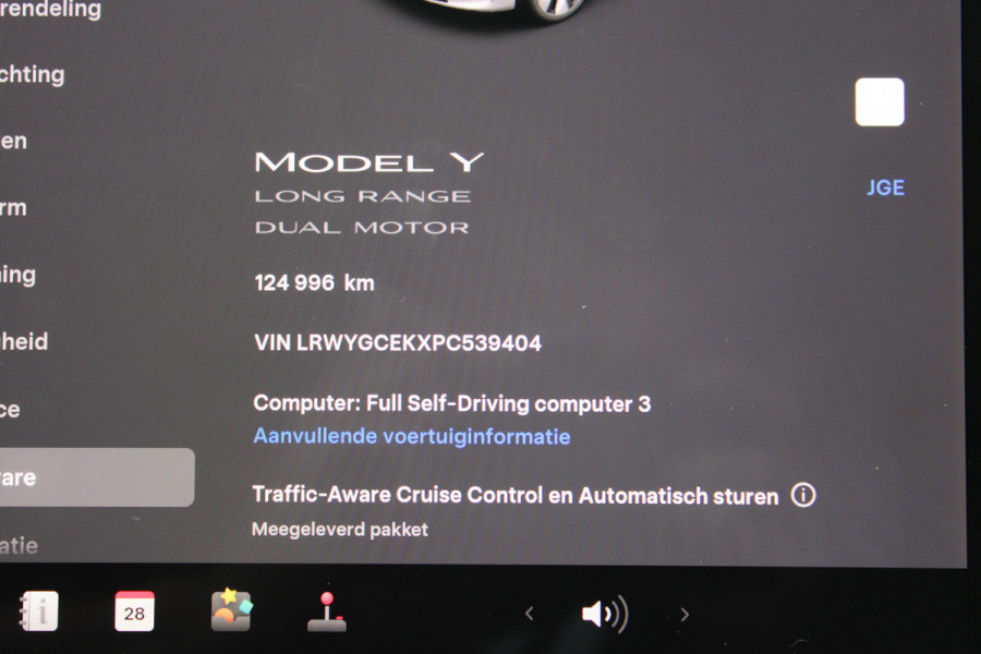 Tesla Model Y Long Range AWD 75 kWh SOh 90.6% LEER NAVI PANO 124000KM!!!