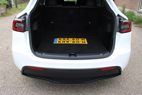 Tesla Model Y Long Range AWD 75 kWh SOh 90.6% LEER NAVI PANO 124000KM!!!